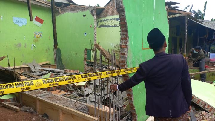 Tewas: Tukang Bangunan Tertimpa Reruntuhan Bangunan Pondok di Bandar Lampung